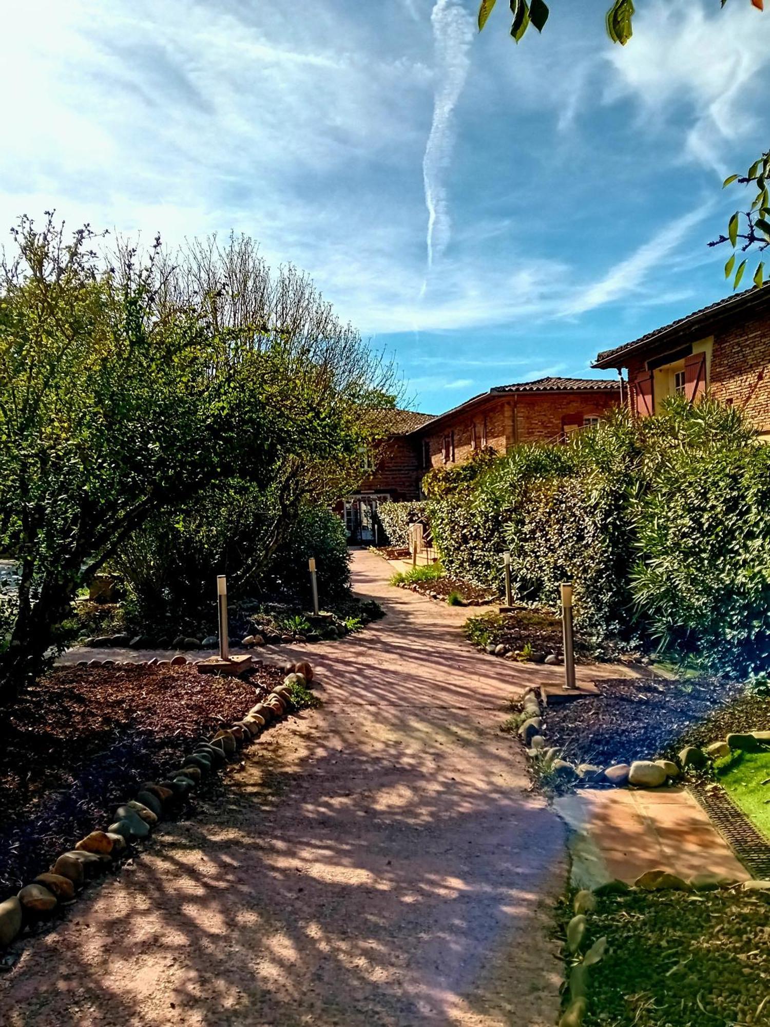 Bed and Breakfast Logis Domaine De Peyrolade Daux Экстерьер фото